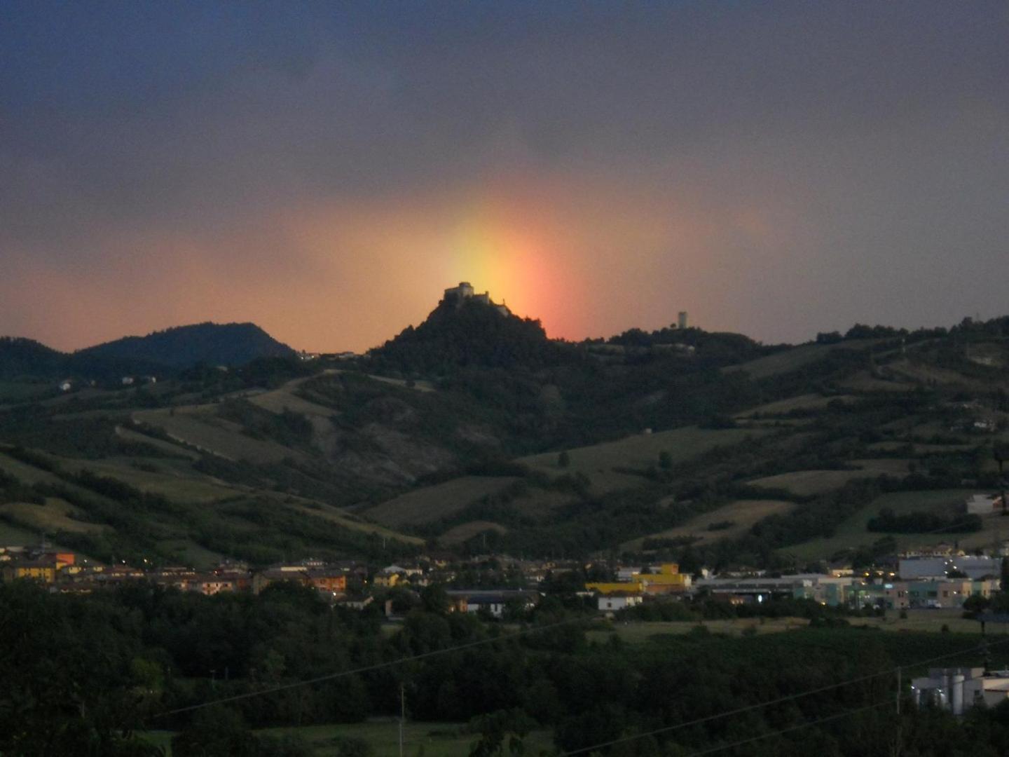 L'Angolo Di Verlano Canossa エクステリア 写真