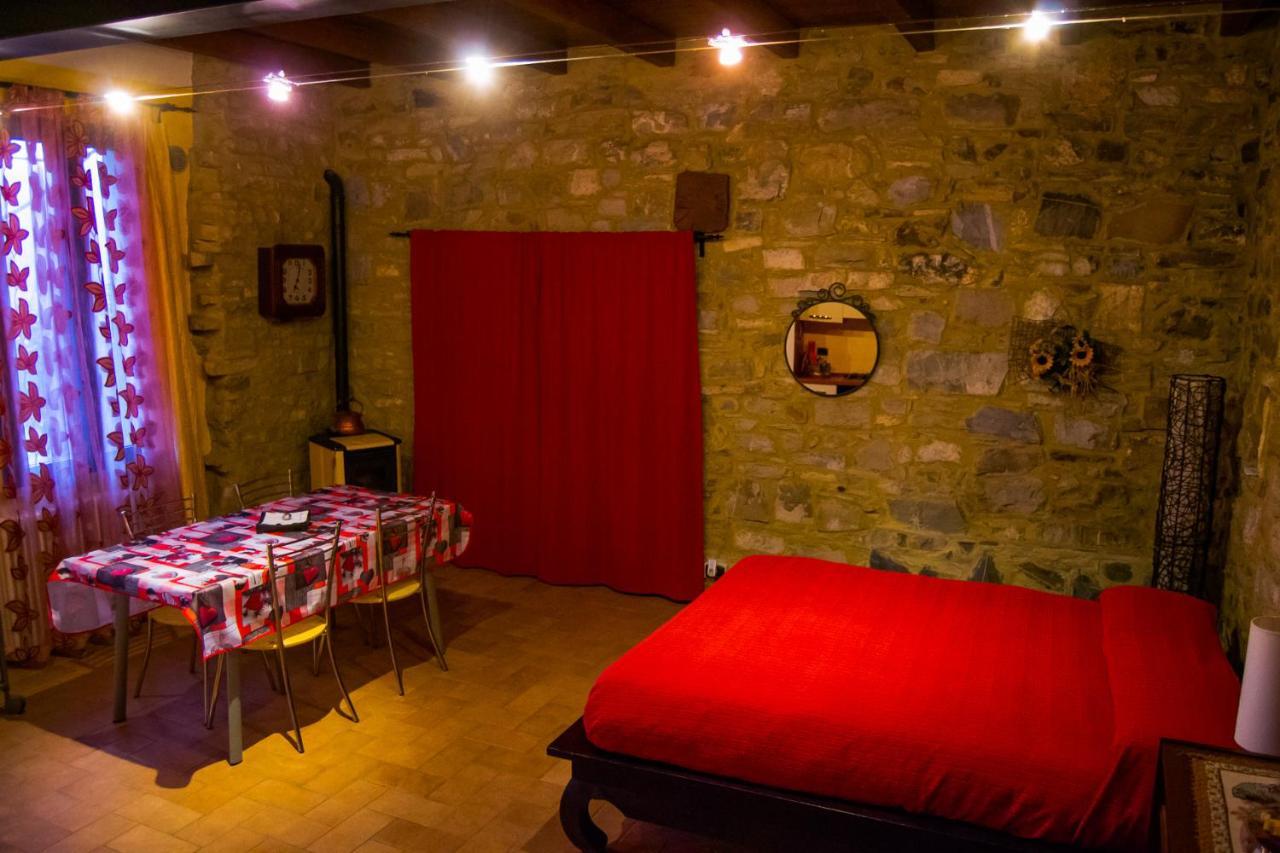 L'Angolo Di Verlano Canossa エクステリア 写真