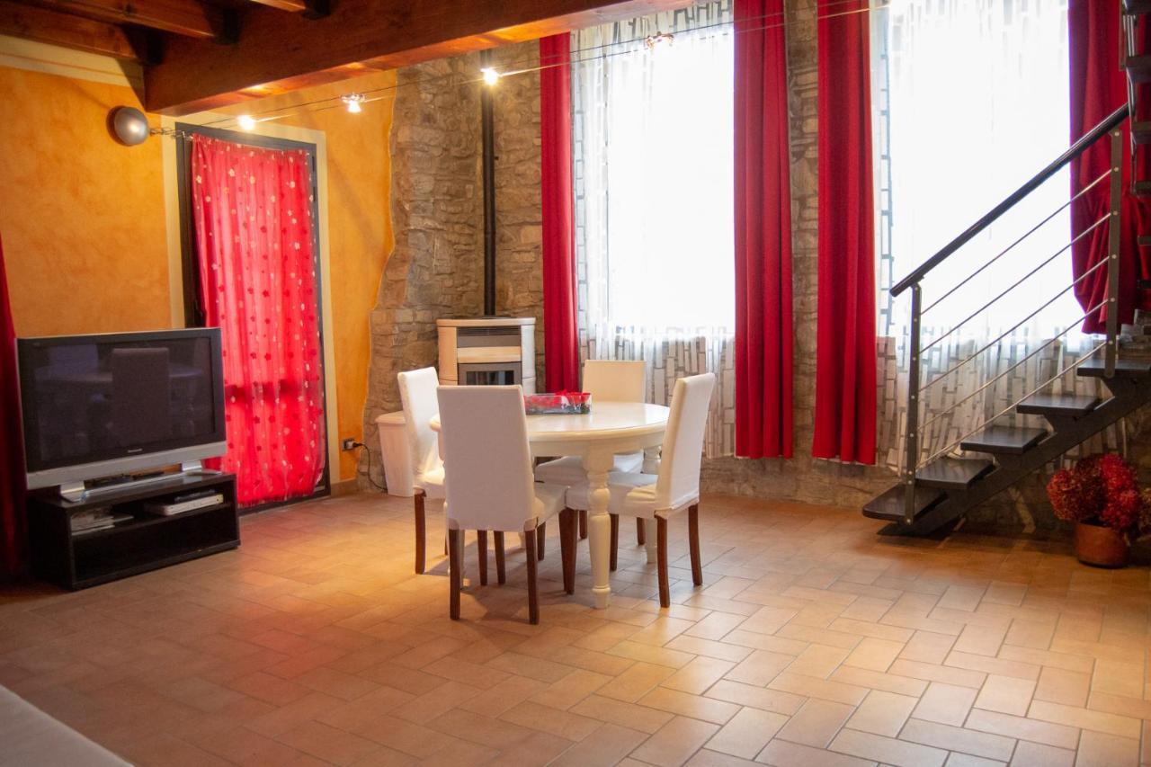 L'Angolo Di Verlano Canossa エクステリア 写真