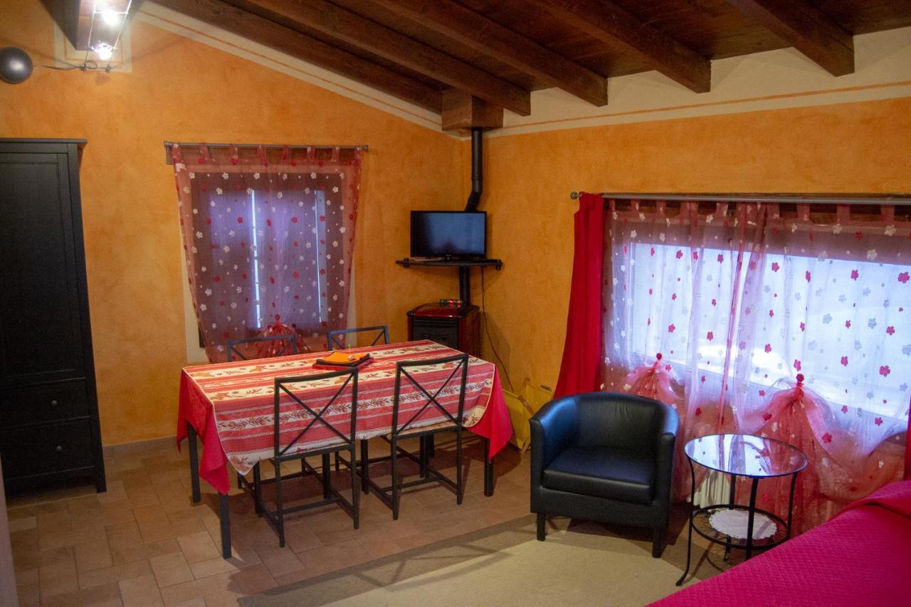 L'Angolo Di Verlano Canossa エクステリア 写真