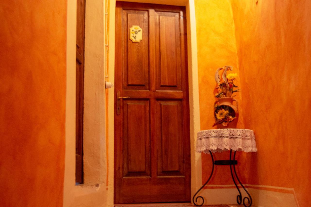 L'Angolo Di Verlano Canossa エクステリア 写真